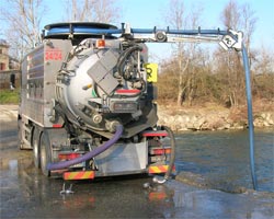 Mezzi autospurgo Canal-Jet di varie dimensioni, adatti ad ogni tipologia di spurgo, disotturazione e trasporto di rifiuti pericolosi e non